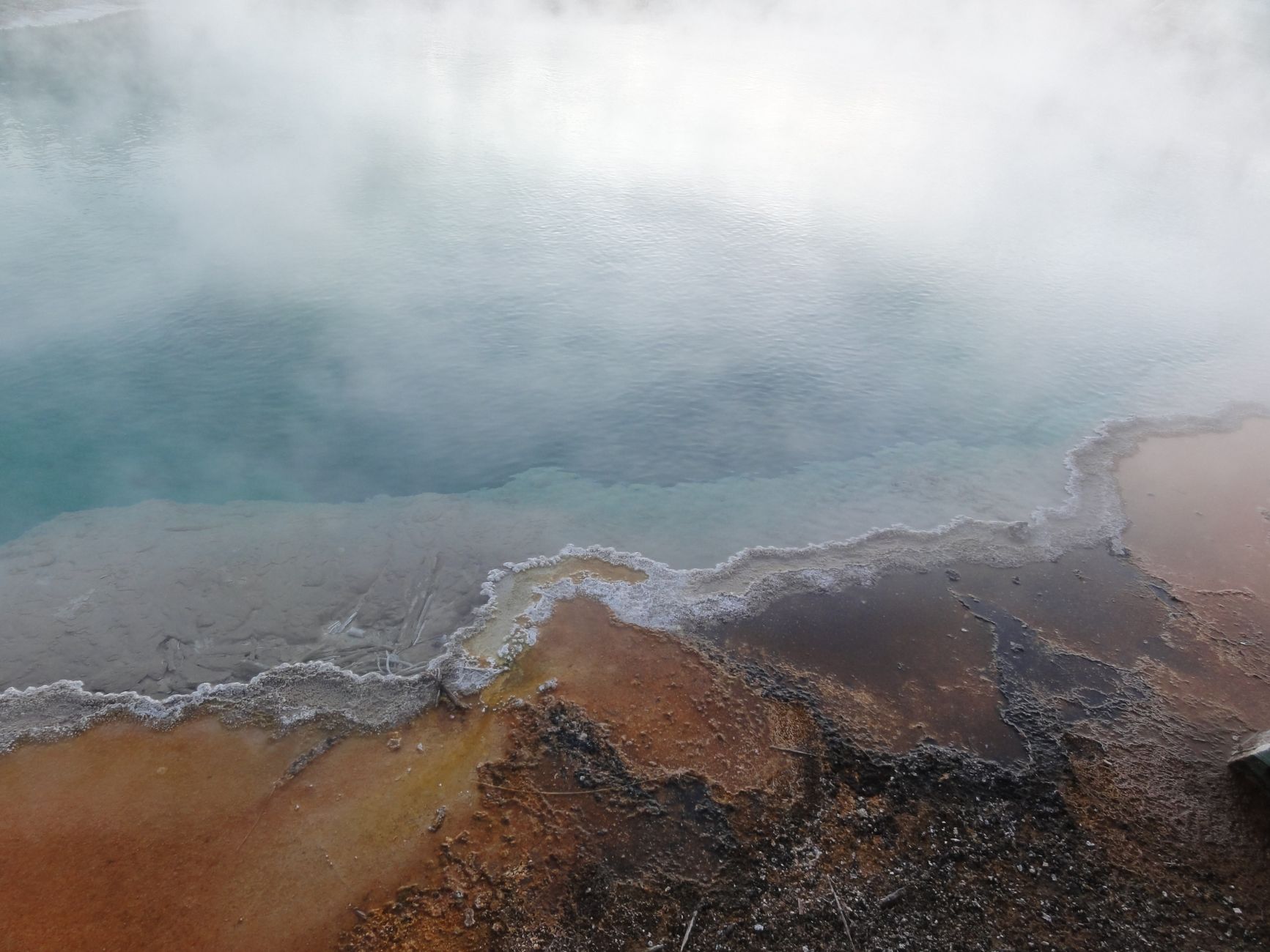 Descoperă splendoarea naturii în Parcul Național Yellowstone din SUA