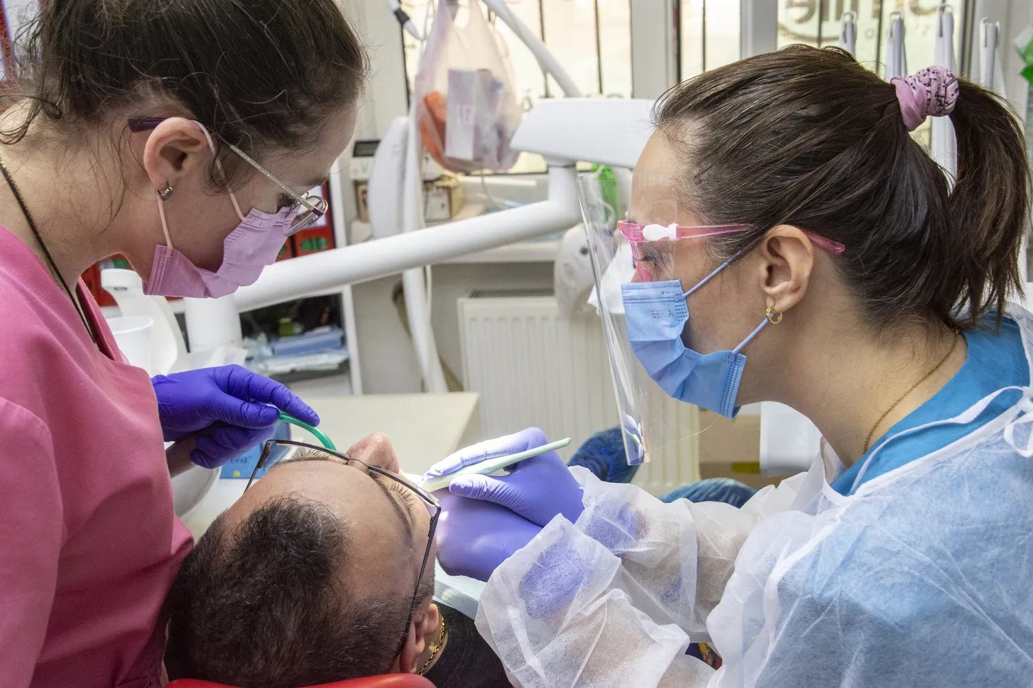   Stomatologie de urgență în sectorul 4 – Cris Smile Studio este mereu pregătit!