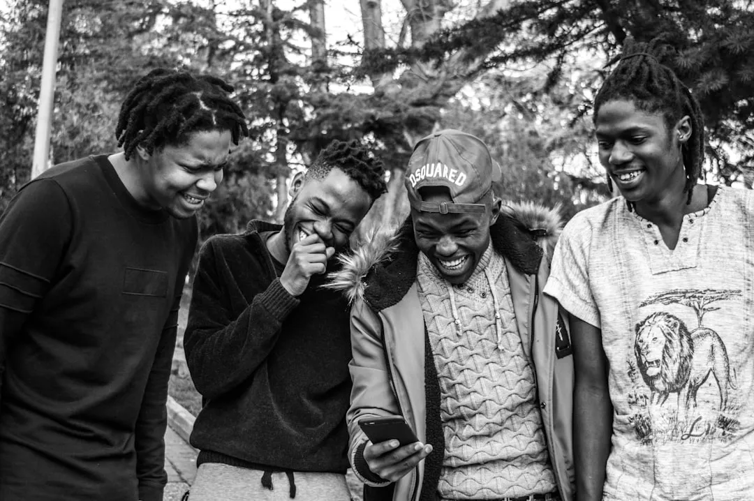 Photo Laughing friends