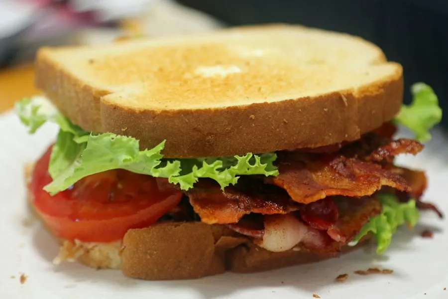 Photo common mistakes fast sandwiches